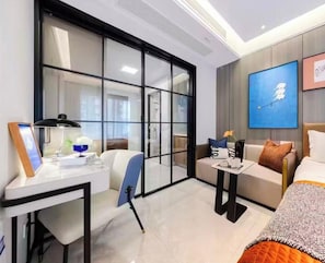 Superior Condo, 1 Queen Bed, City View