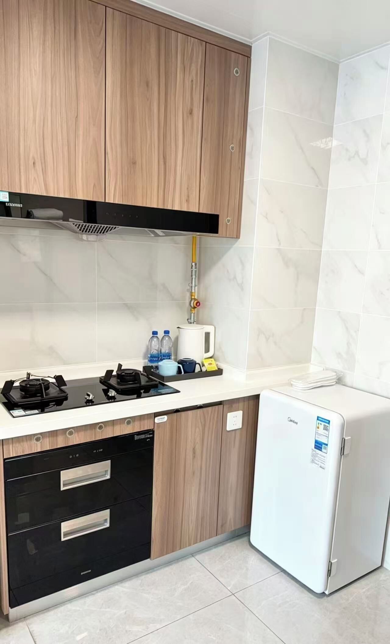 高级公寓式客房, 1 张大床, 城市景观 | 私人厨房 | 大冰箱、微波炉（如有要求）、炉灶、电热水壶