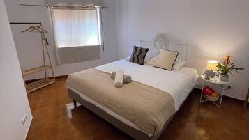 Iron/ironing board, WiFi, bed sheets