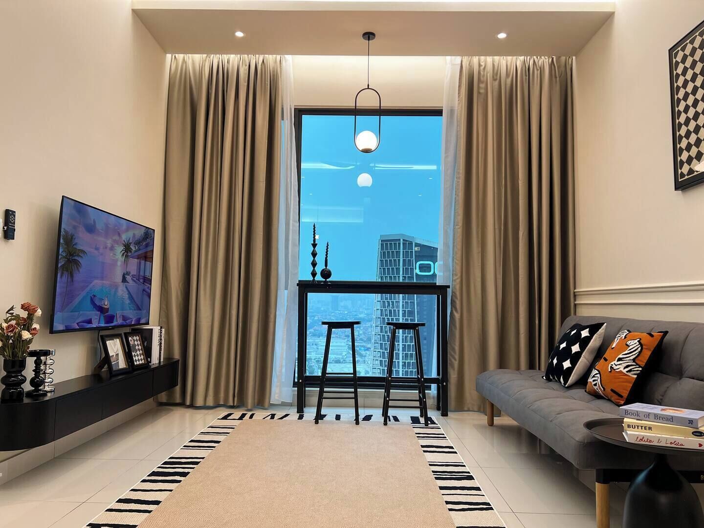 Apartamento, 3 quartos, vista para a cidade | Área de estar | Mesa de pingue-pongue