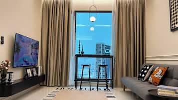 Apartamento, 3 quartos, vista para a cidade | Área de estar | Mesa de pingue-pongue