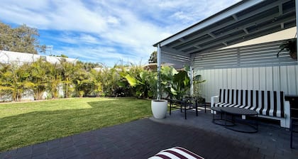 2 Bedroom Coastal Cottage by the Beach