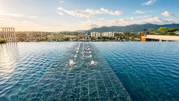3 piscinas al aire libre