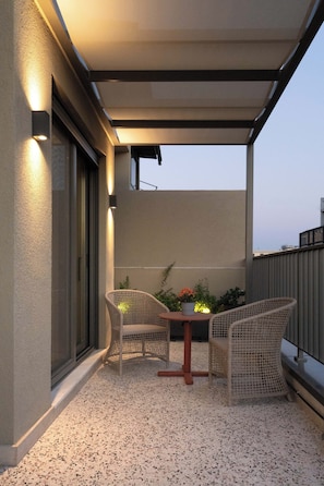 Deluxe Studio, Balcony, City View | Terrace/patio - Trilogia Suites (Athina)