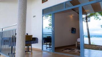 Camera doppia, balcone, vista giardino | Interni