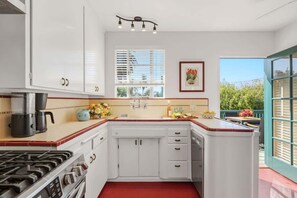 Coffee/tea maker, fridge, microwave, oven