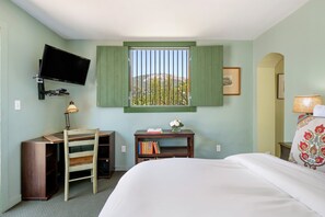 Desk, free WiFi, bed sheets - Rosebud - Blooming Rose Farm (Carpinteria)