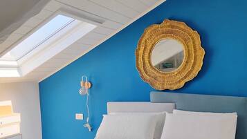 Deluxe Quadruple Room | Blackout drapes, soundproofing, iron/ironing board