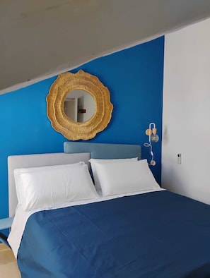 Deluxe Quadruple Room | Blackout drapes, soundproofing, iron/ironing board - Pepè attic room Naples Central (Napoli)