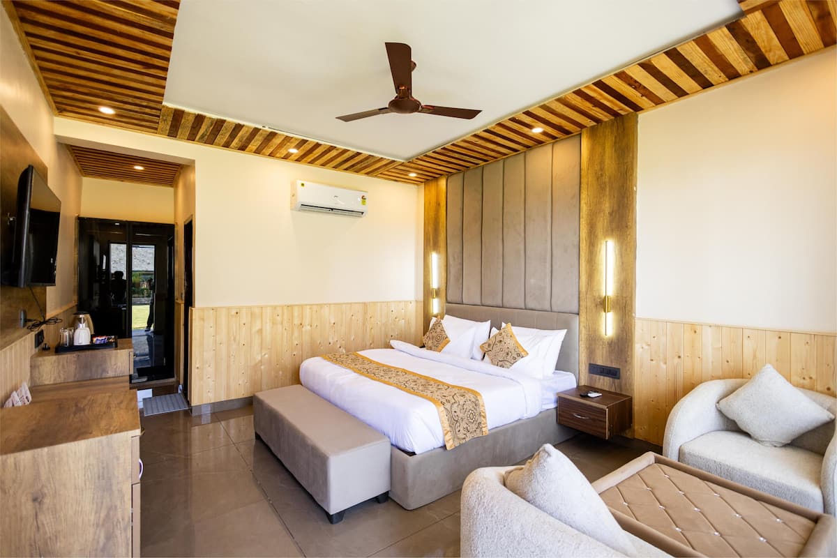 Elite Room, Balcony, Garden View | Desk, laptop workspace, free WiFi