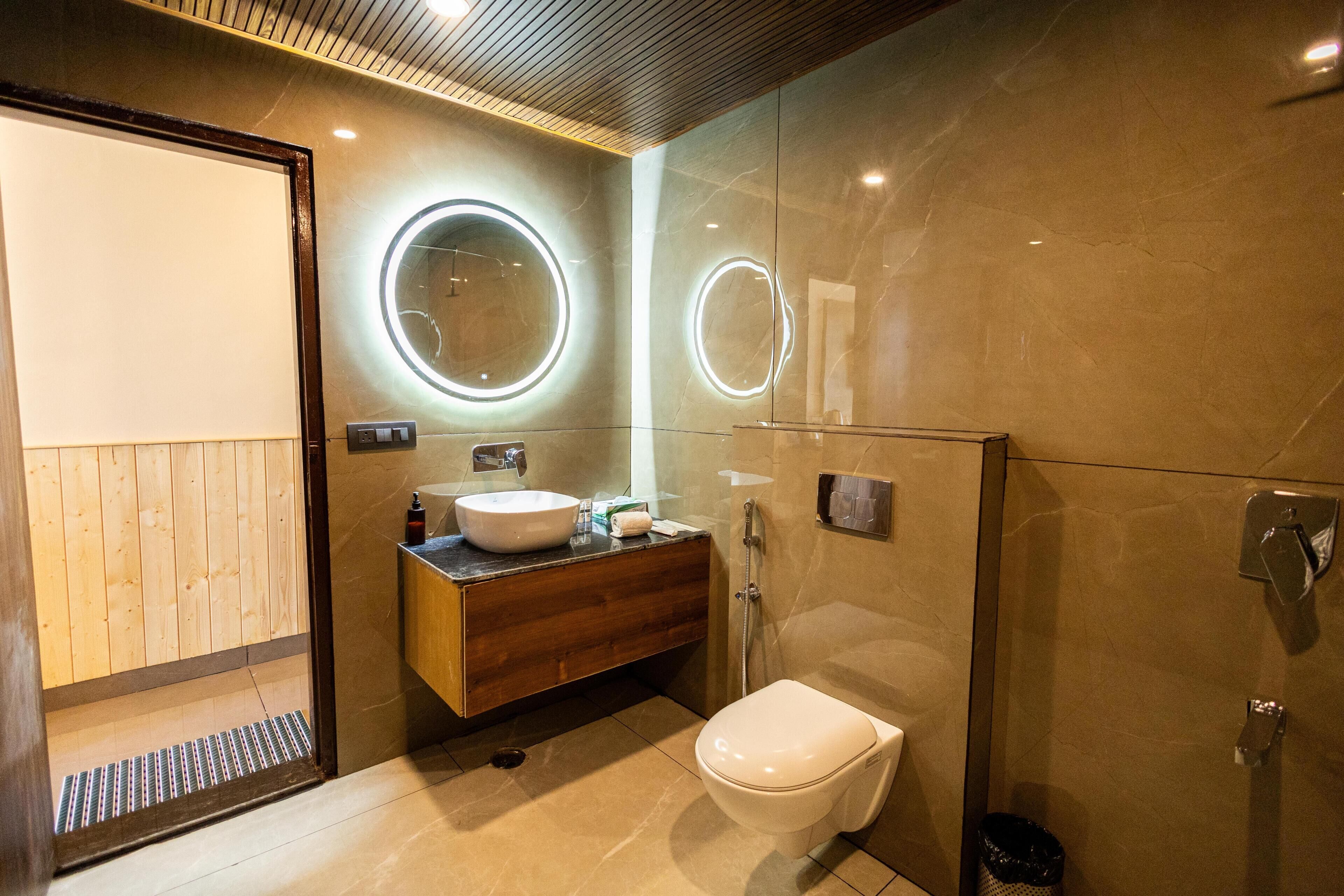 Elite Room, Balcony, Garden View | Bathroom