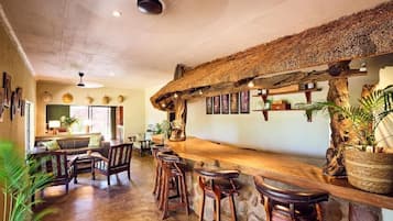 Bar (en la propiedad)