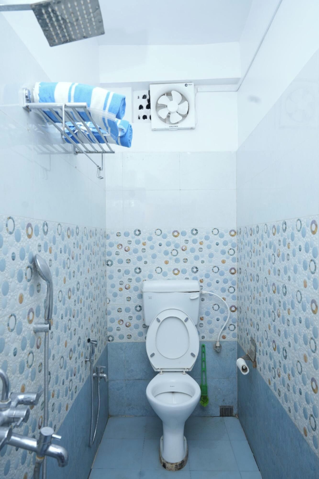 Quarto casal luxo, vista para a cidade | Banheiro | Chuveiro, produtos de toalete grátis, toalhas de banho 