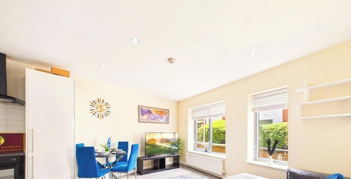Stylish Watford Stay | Modern | Sleeps 5 - Watford