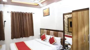 Deluxe Double Room, City View | Desk, free WiFi
