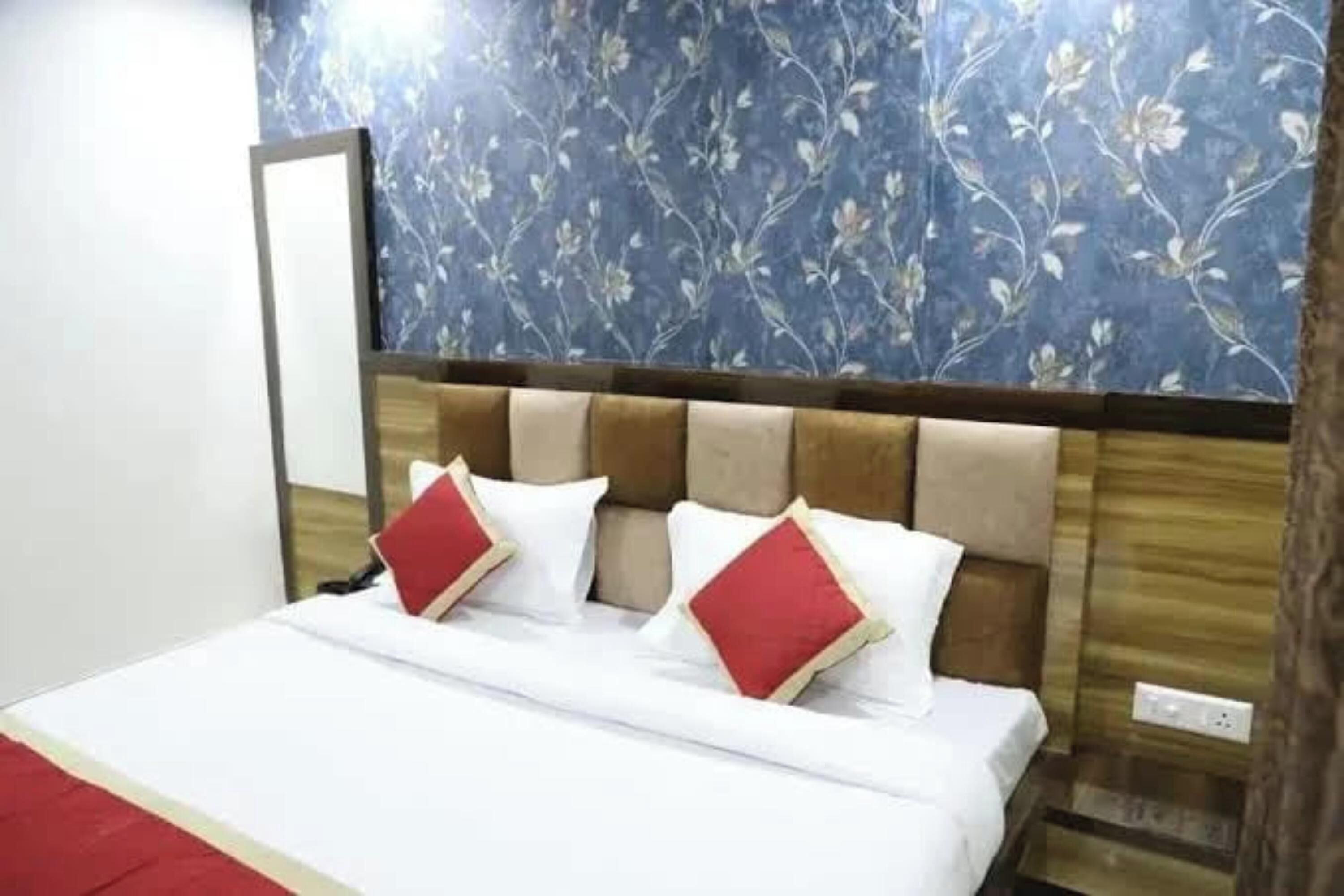 Quarto casal standard, vista para a cidade | Escrivaninha, Wi-Fi de cortesia