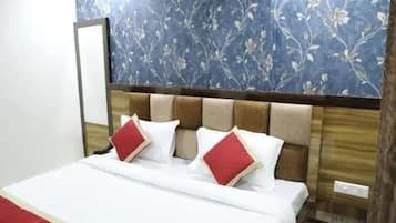 Quarto casal standard, vista para a cidade | Escrivaninha, Wi-Fi de cortesia