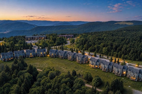 Powderidge 23 Slope Access Condo Near Chairlift