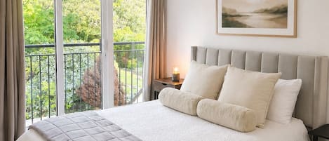2 habitaciones, tabla de planchar con plancha y ropa de cama