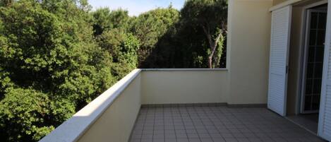 Apartment, 1 Bedroom, Balcony, Garden View | Balcony