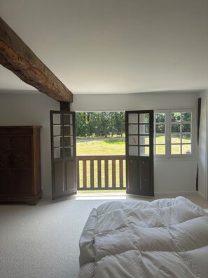 Desk, iron/ironing board, free WiFi, bed sheets