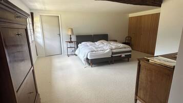 4 Schlafzimmer, Schreibtisch, Bügeleisen/Bügelbrett, kostenloses WLAN