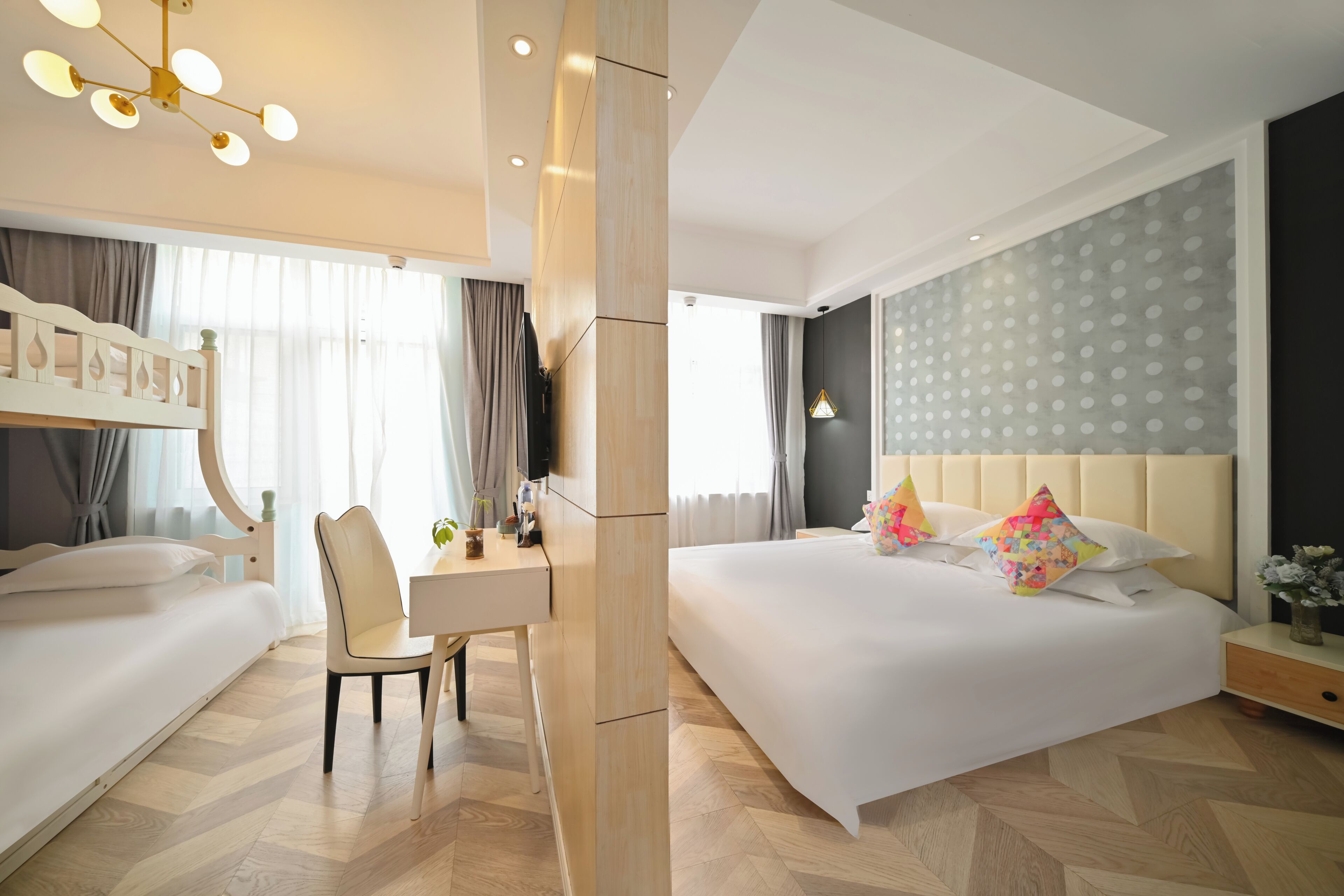 ห้องแฟมิลี่สวีท, วิวสวน | โต๊ะทำงาน, Wi-Fi ฟรี, ผ้าปูที่นอน
