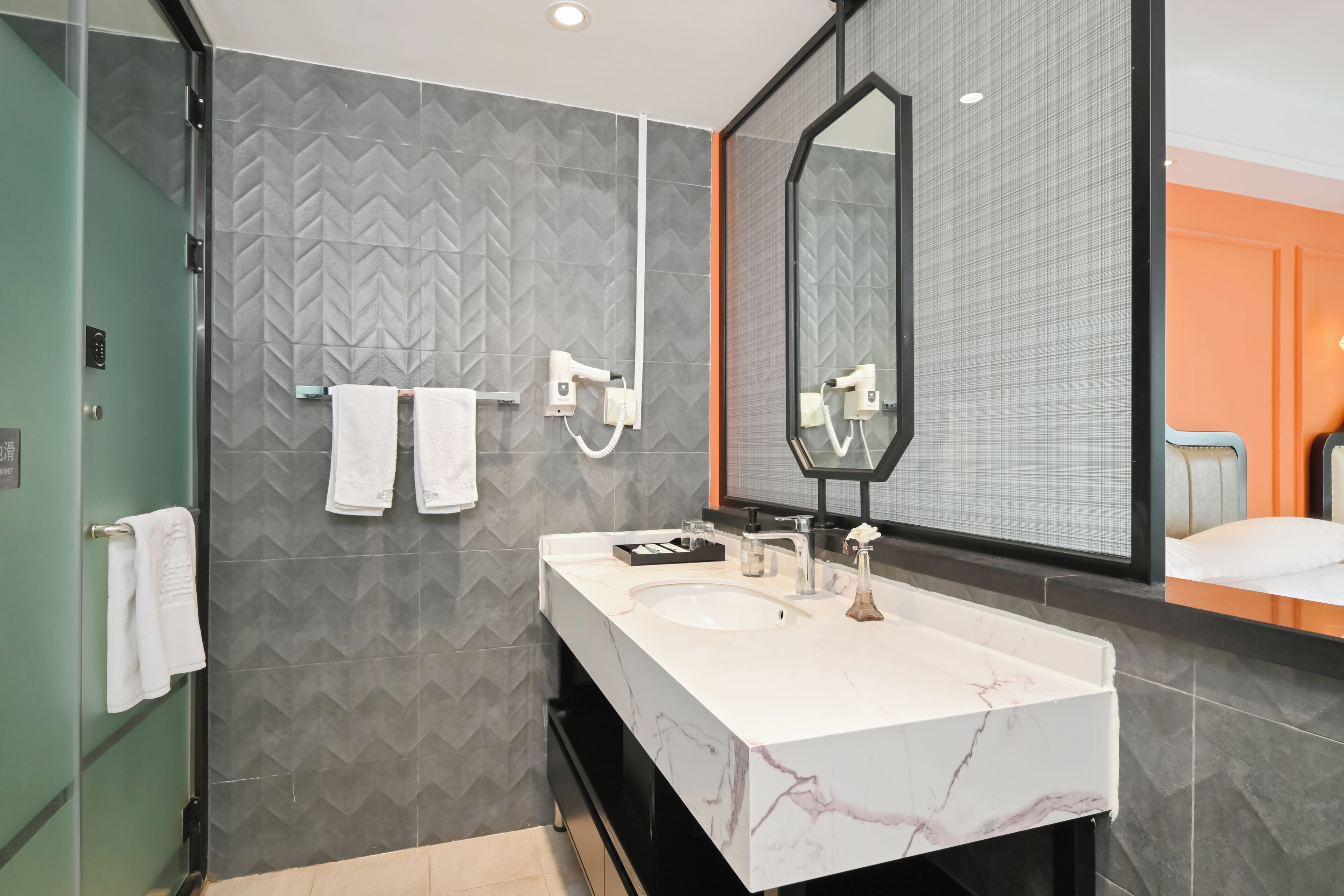 Superior Twin Room, Sea View | Bathroom