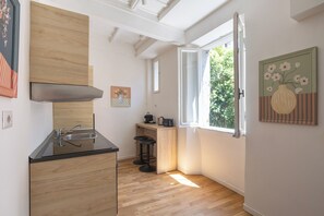 高級公寓 | 遮光布/窗簾、熨斗/熨衣板、免費無線上網