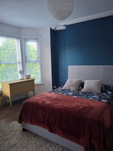 House Sleeps 6 With Wifi