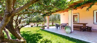 Appartement 'Angolo di Paradiso - Pavoncelle' met zeezicht, privéterras en airconditioning
