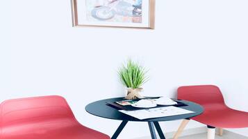 Standard Apartment, 1 Bedroom, Kitchen, City View | Dining