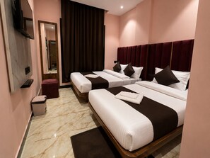 Deluxe Room | Meja 