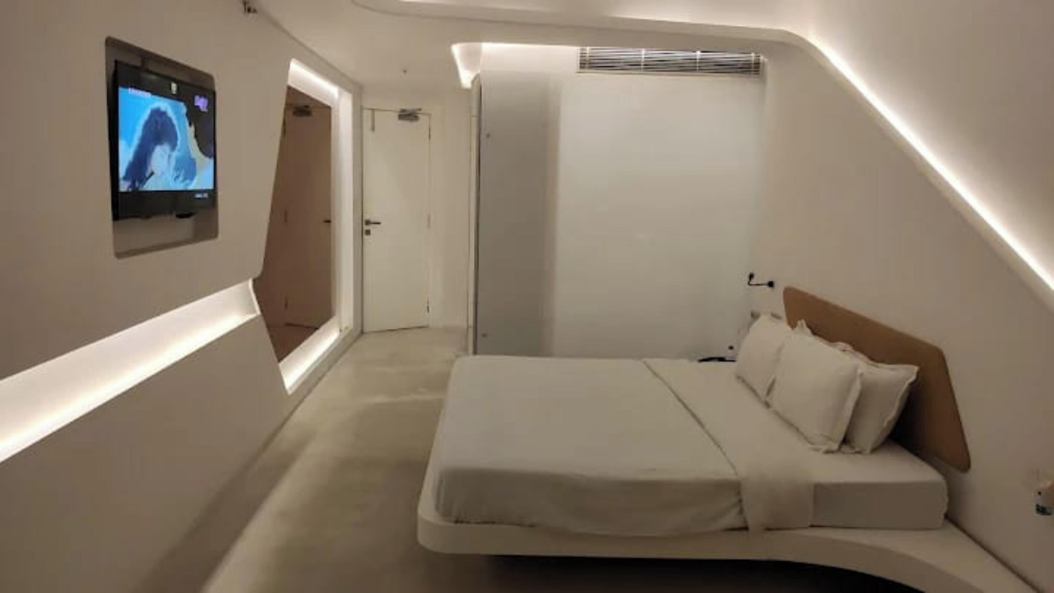 Deluxe Double Room, City View | Desk, free WiFi
