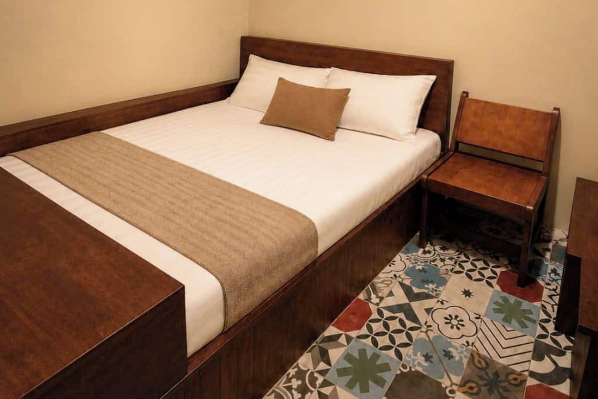 Nệm cao su hoạt tính (memory foam), bàn