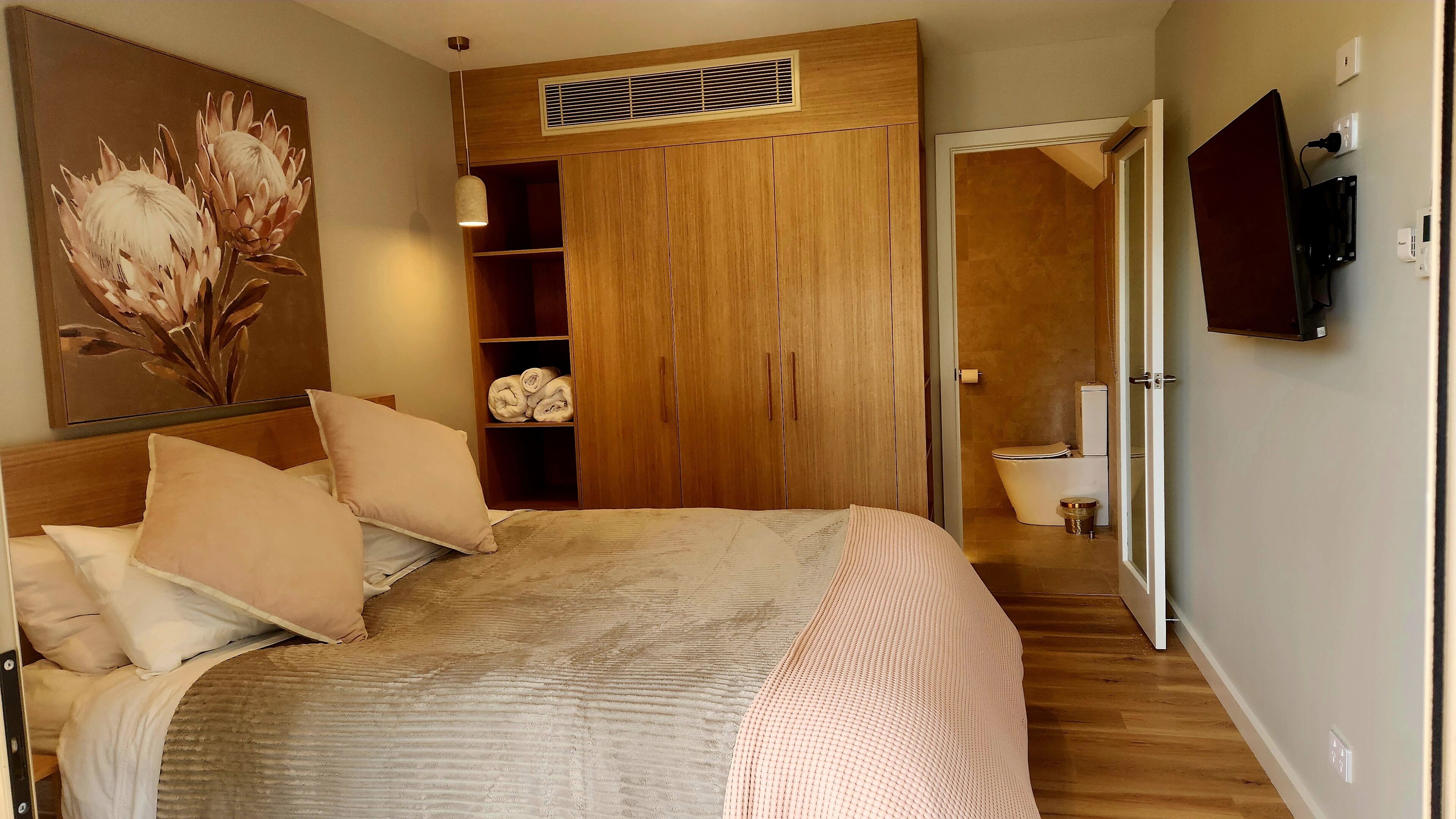 2 bedrooms, iron/ironing board, WiFi (free), bed sheets