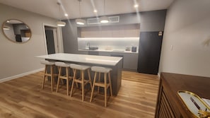 Coffee/tea maker, fridge, microwave, oven - Unique underground eco sanctuary with views, minutes from historic Hahndorf (Totness)