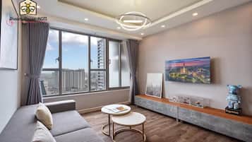 Familienapartment, Küche, Stadtblick | Wohnbereich