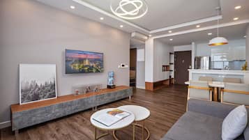 Familienapartment, Küche, Stadtblick | Wohnbereich