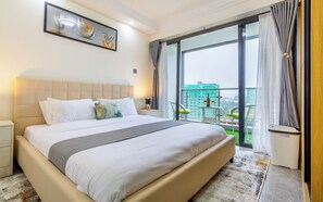 Appartamento Deluxe, balcone, vista città | Postazione laptop, Wi-Fi gratuito