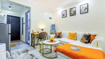 Deluxe Apartment, Balcony, City View | Living area