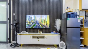 Deluxe Apartment, Balcony, City View | Interior - Elegant 1BR at Gatundu Heights - 1216 (Nairobi)