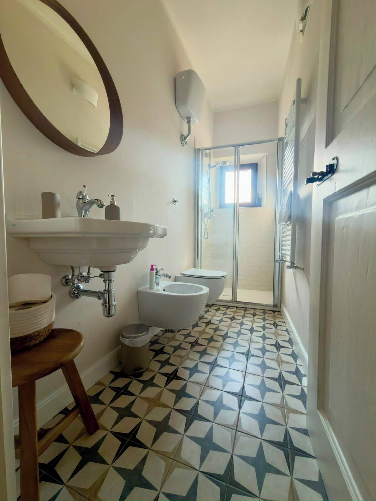 Dusche, Haartrockner, Bidet, Handtücher