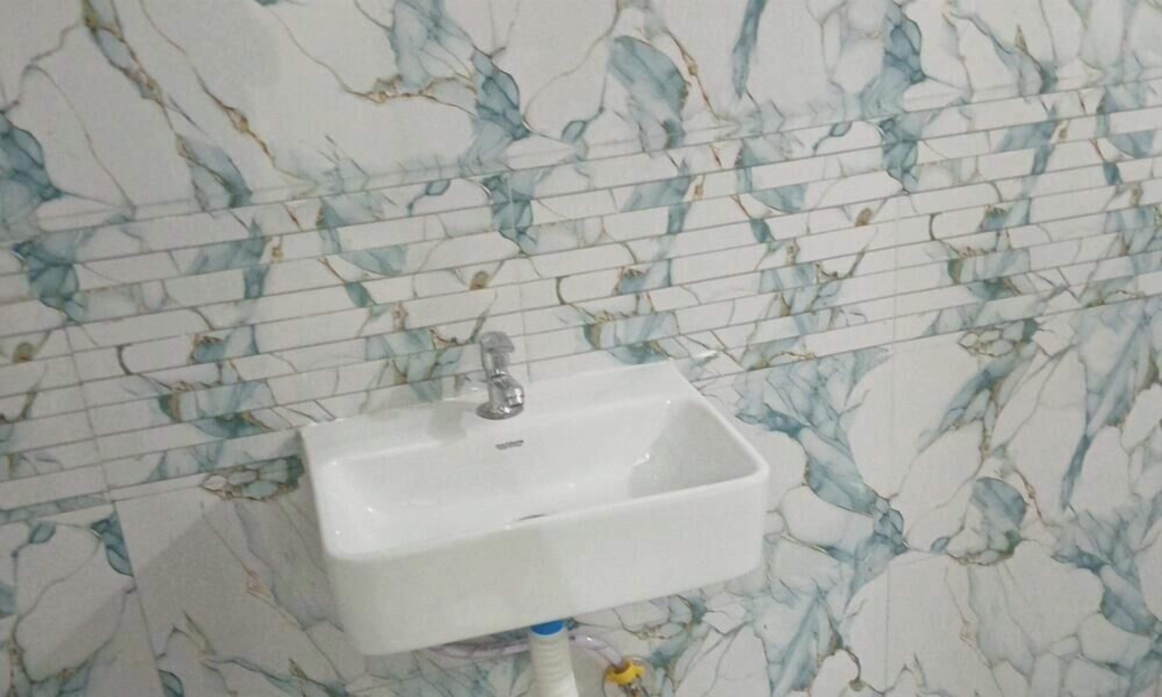 Quarto casal ou duplo clássico | Banheiro | Banheira e chuveiro separados, toalhas de banho
