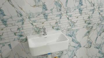Classic Double or Twin Room | Bathroom | Separate bathtub and shower, towels