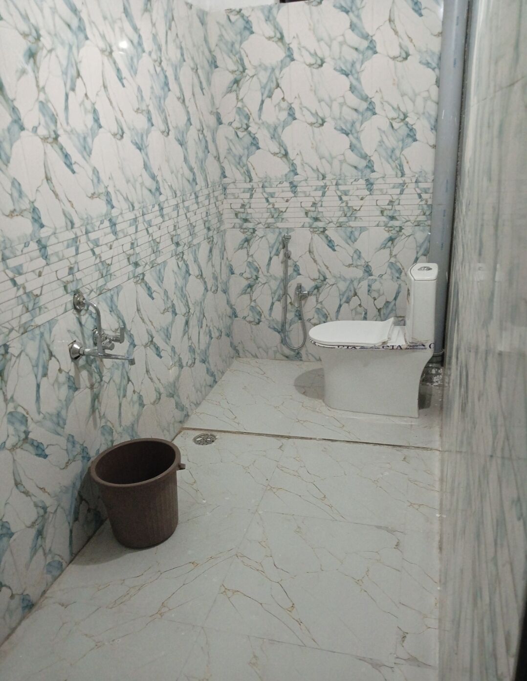 Klassieke kamer, 1 twee- of 2 eenpersoonsbedden | Badkamer | Een aparte badkuip en douche, handdoeken