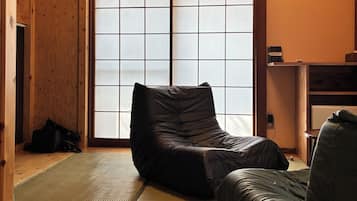 Blackout curtains, free WiFi