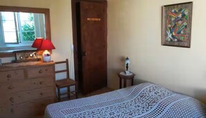 2 bedrooms, iron/ironing board, bed sheets - Mornac-sur-Seudre, house in the heart of the village (Mornac-sur-Seudre)