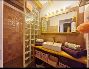 Bathroom - Vrbo Property (La Ciotat)