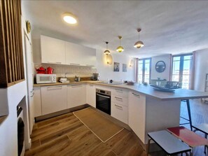 Private kitchen - Vrbo Property (La Ciotat)